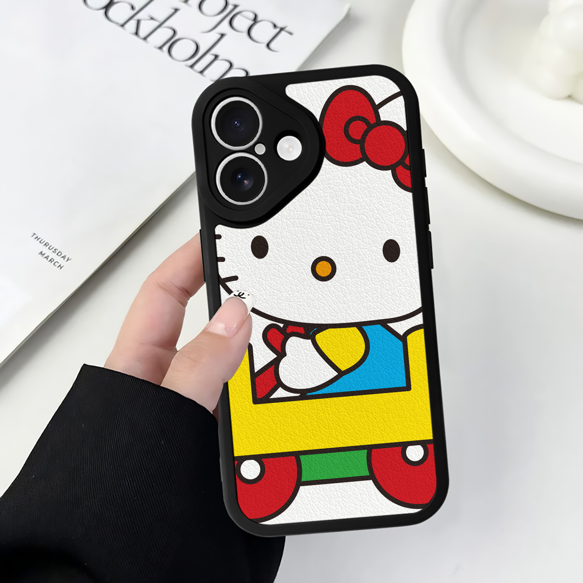 （画像用） Hello Kitty ハローキティ 【iPhone 16シリーズ対応】シリコンスマホケース（レザー調） 材質：シリコン